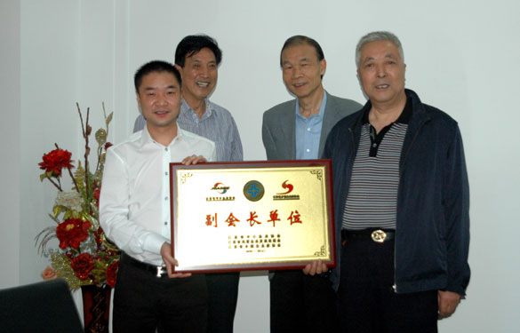 江蘇省中小企業(yè)協(xié)會會長于登和來上上集團(tuán)調(diào)研